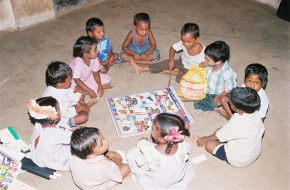 Bambini indiani a scuola - Si apre in una nuova finestra