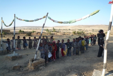 Ammaina bandiera in Etiopia - Ingrandimento in una nuova finestra