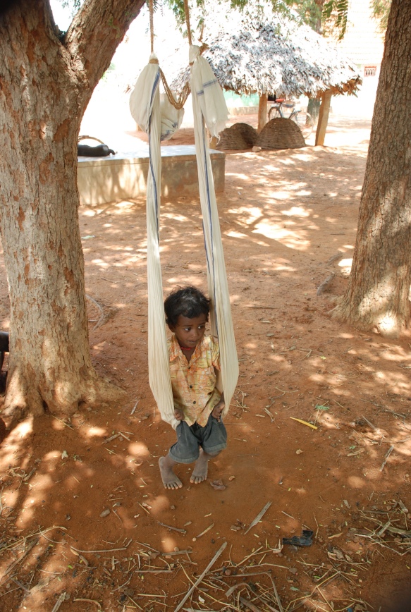 Un bambino di un villaggio indiano