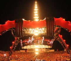 The Claw: il palco del tour 2010 degli U2